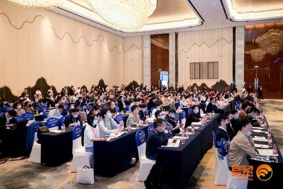 锐思华创产品开发部总监在第三届hud前瞻技术会上发表演讲